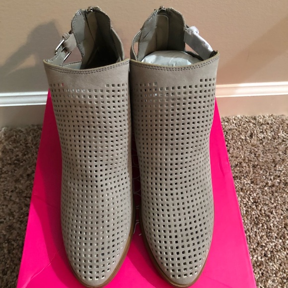 NWT Gray Lasercut Bootie - Picture 4 of 5